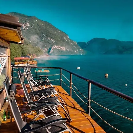 Domek letniskowy Lake House *
